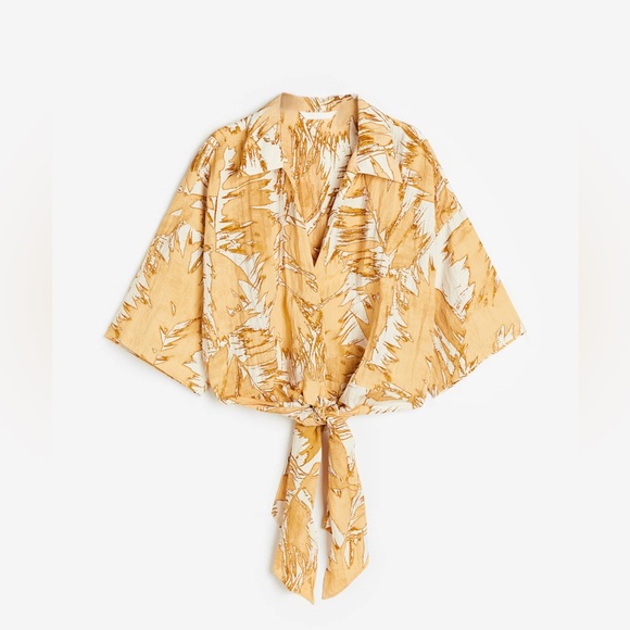 H&M Tops - H&M - Cream And Beige Floral Short Sleeve Tie Front Tropical Blouse Size Small